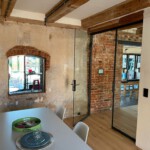 quint-it Glaswand System in anthrazit-grey verglast mit Verbundsicherheitsglas VSG 12 mm aus 2 x ESG“. Einbauort : domiziel Kinder-und Jugendhilfe in Uetze-Dedenhausen